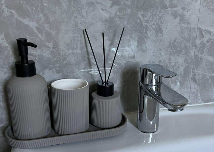 Kupatilski set 3u1 – elegancija u minimalističkom dizajnu - Image 1
